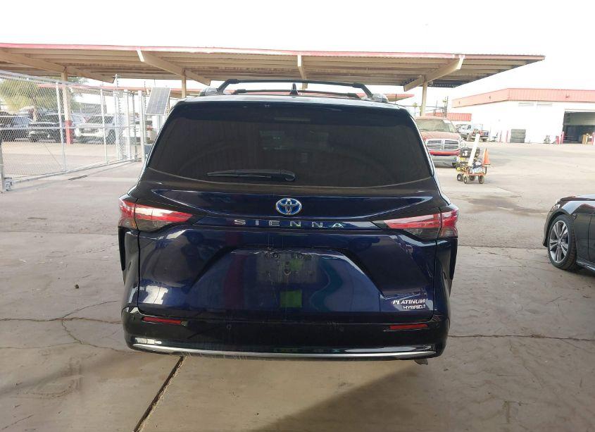 Photo 16 of 2022 Toyota Sienna PLATINUM (VIN 5TDERKEC1NS126303)
