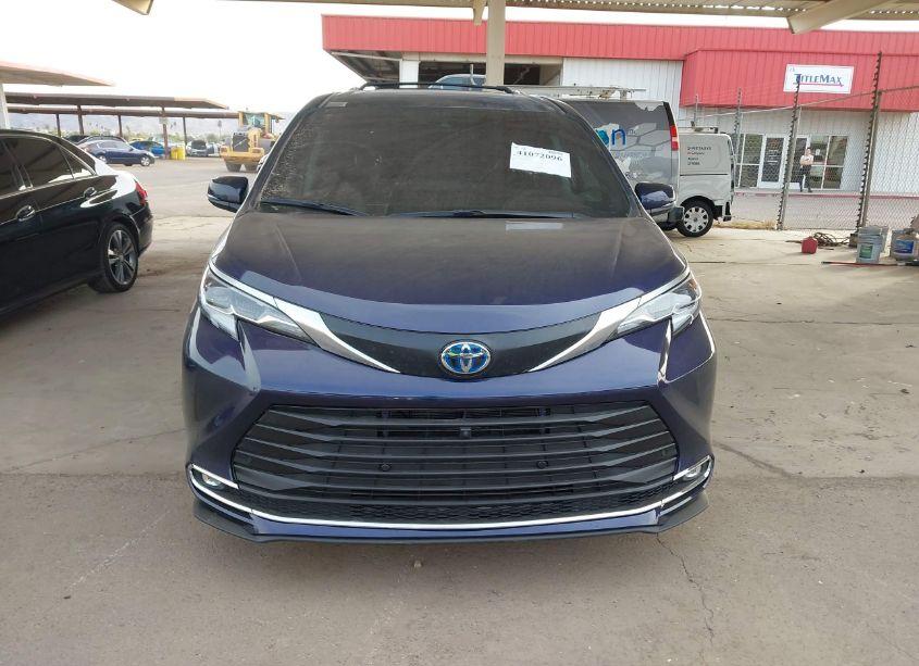 Photo 6 of 2022 Toyota Sienna PLATINUM (VIN 5TDERKEC1NS126303)