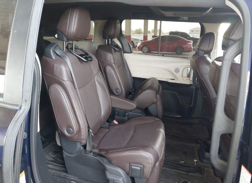 Photo 8 of 2022 Toyota Sienna PLATINUM (VIN 5TDERKEC1NS126303)