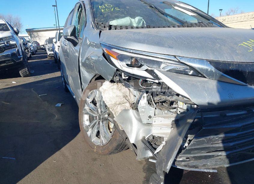 Photo 12 of 2021 Toyota Sienna PLATINUM (VIN 5TDERKEC2MS027892)