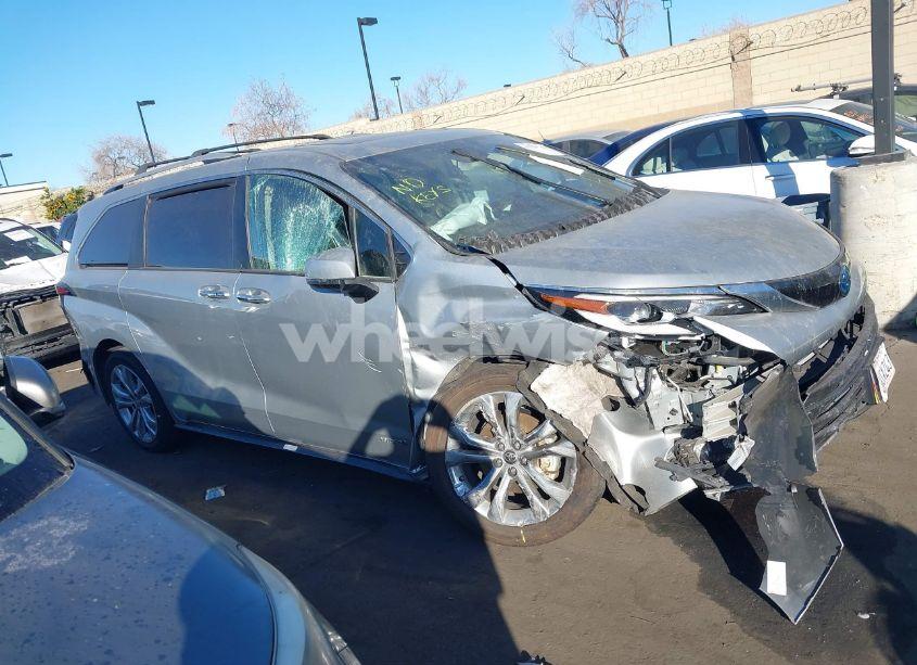 Photo 14 of 2021 Toyota Sienna PLATINUM (VIN 5TDERKEC2MS027892)