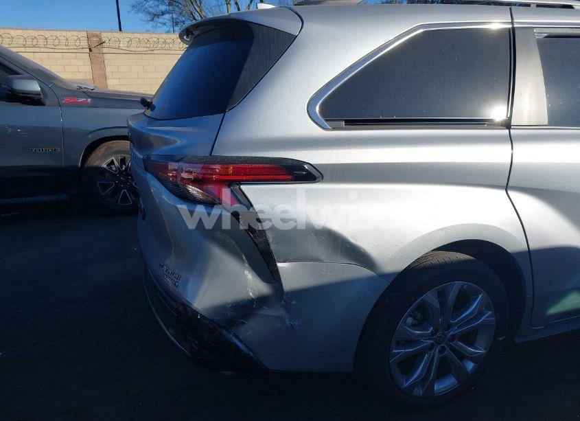 Photo 19 of 2021 Toyota Sienna PLATINUM (VIN 5TDERKEC2MS027892)