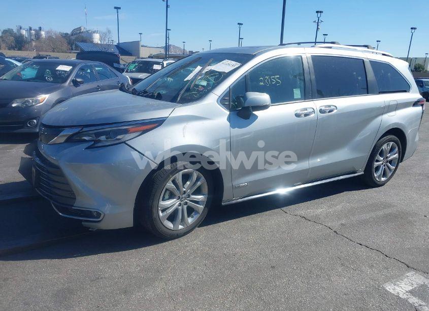 Photo 2 of 2021 Toyota Sienna PLATINUM (VIN 5TDERKEC2MS027892)