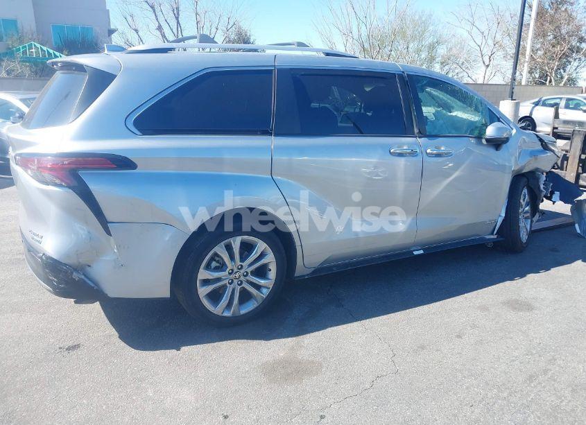 Photo 4 of 2021 Toyota Sienna PLATINUM (VIN 5TDERKEC2MS027892)