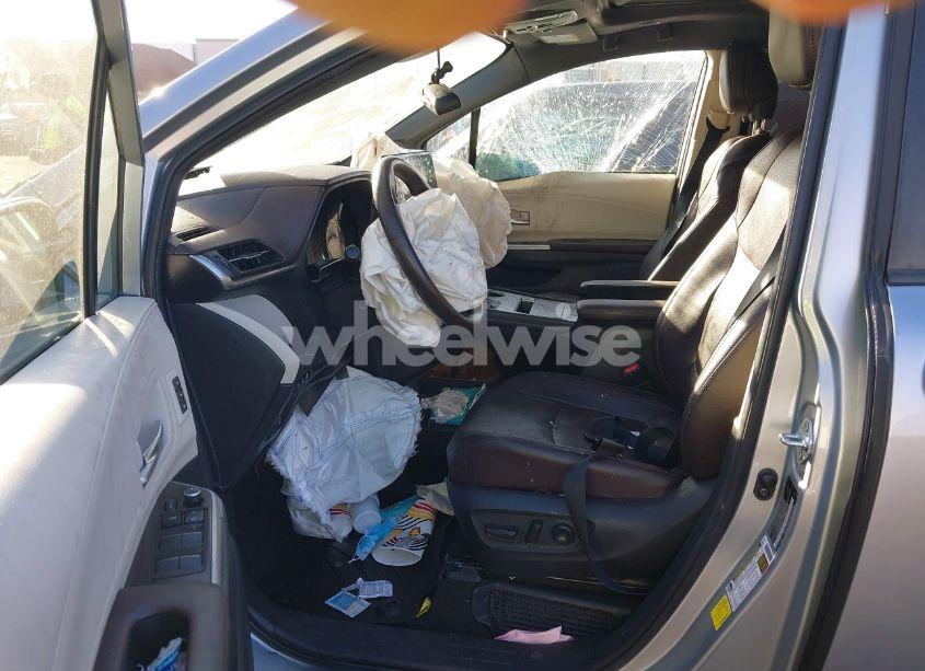 Photo 5 of 2021 Toyota Sienna PLATINUM (VIN 5TDERKEC2MS027892)