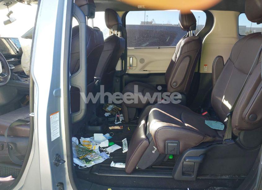 Photo 8 of 2021 Toyota Sienna PLATINUM (VIN 5TDERKEC2MS027892)