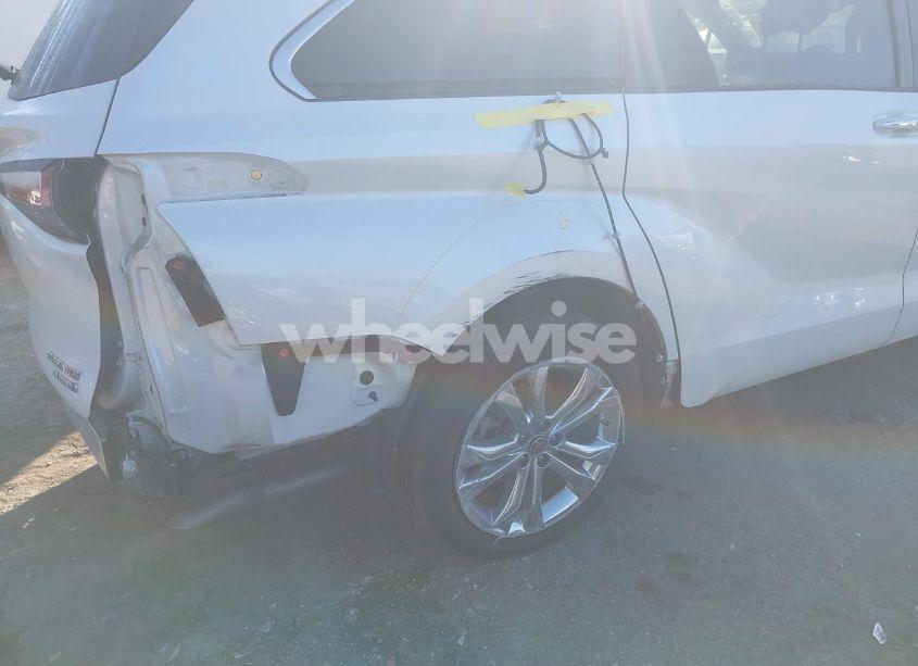 Photo 19 of 2022 Toyota Sienna PLATINUM (VIN 5TDERKEC5NS101257)