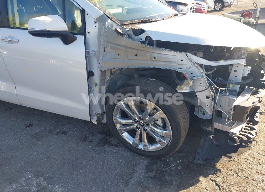 Photo 21 of 2022 Toyota Sienna PLATINUM (VIN 5TDERKEC5NS101257)