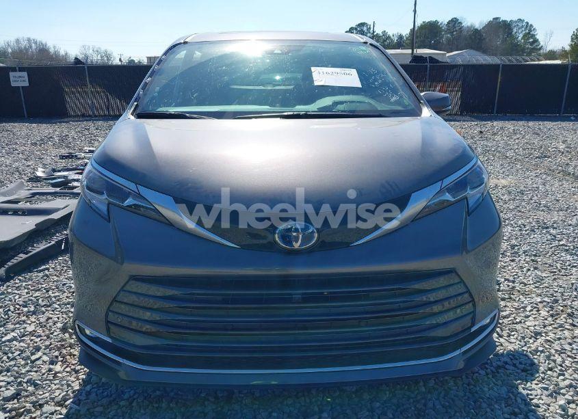 Photo 13 of 2023 Toyota Sienna PLATINUM (VIN 5TDERKEC5PS177449)