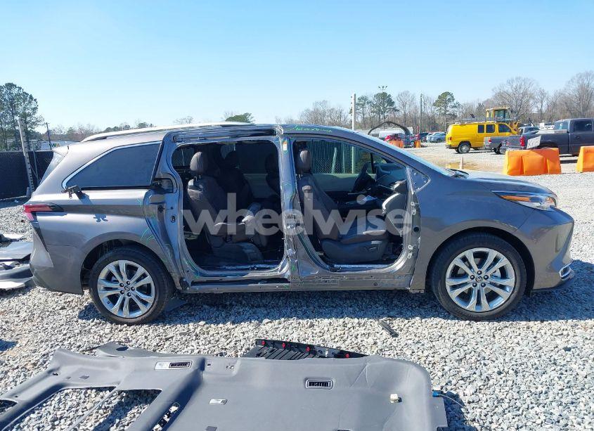 Photo 14 of 2023 Toyota Sienna PLATINUM (VIN 5TDERKEC5PS177449)