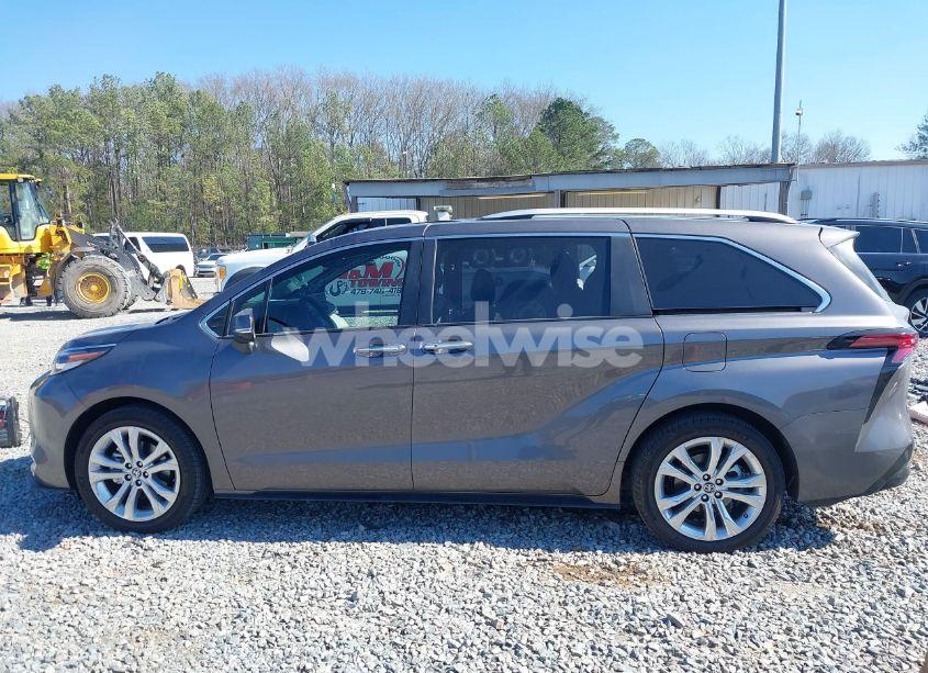 Photo 15 of 2023 Toyota Sienna PLATINUM (VIN 5TDERKEC5PS177449)