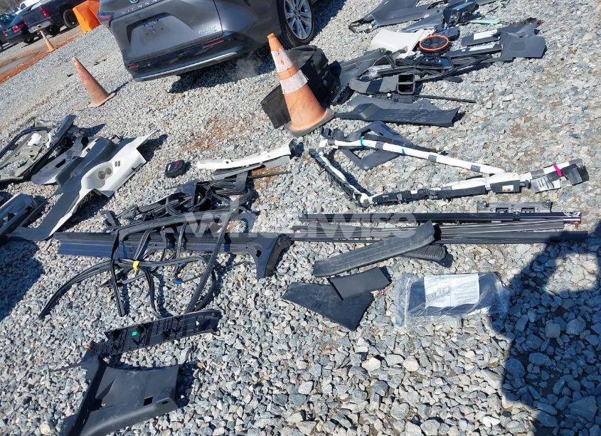 Photo 19 of 2023 Toyota Sienna PLATINUM (VIN 5TDERKEC5PS177449)