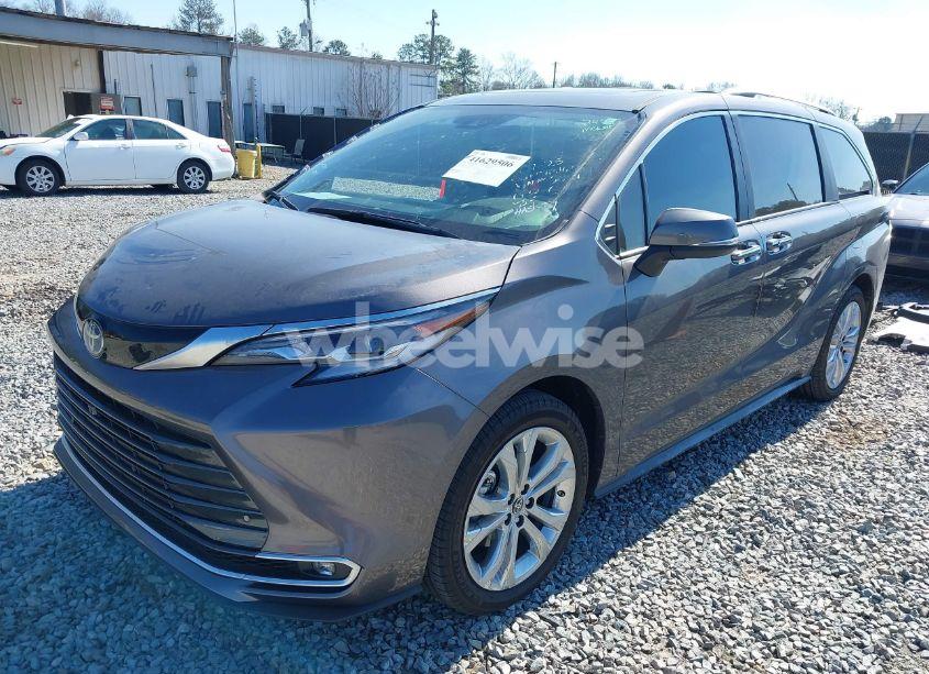 Photo 2 of 2023 Toyota Sienna PLATINUM (VIN 5TDERKEC5PS177449)