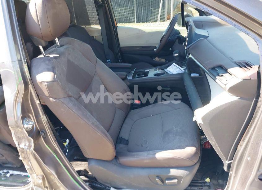 Photo 5 of 2023 Toyota Sienna PLATINUM (VIN 5TDERKEC5PS177449)