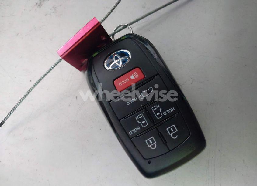 Photo 11 of 2024 Toyota Sienna PLATINUM (VIN 5TDERKEC8RS225075)