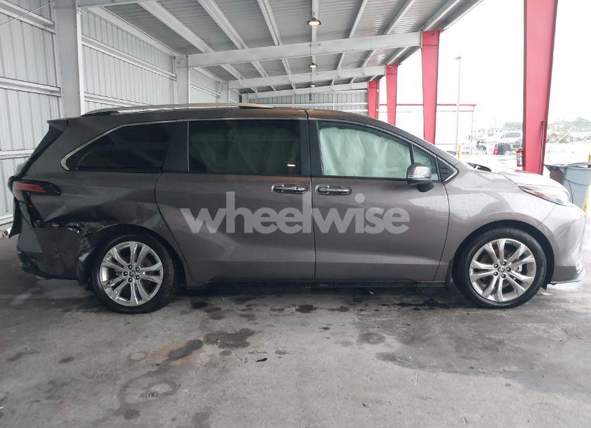 Photo 13 of 2024 Toyota Sienna PLATINUM (VIN 5TDERKEC8RS225075)