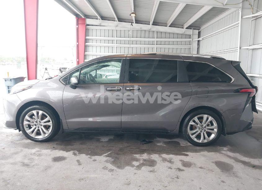 Photo 14 of 2024 Toyota Sienna PLATINUM (VIN 5TDERKEC8RS225075)
