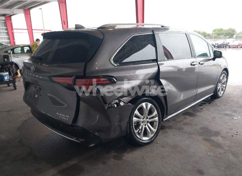 Photo 4 of 2024 Toyota Sienna PLATINUM (VIN 5TDERKEC8RS225075)