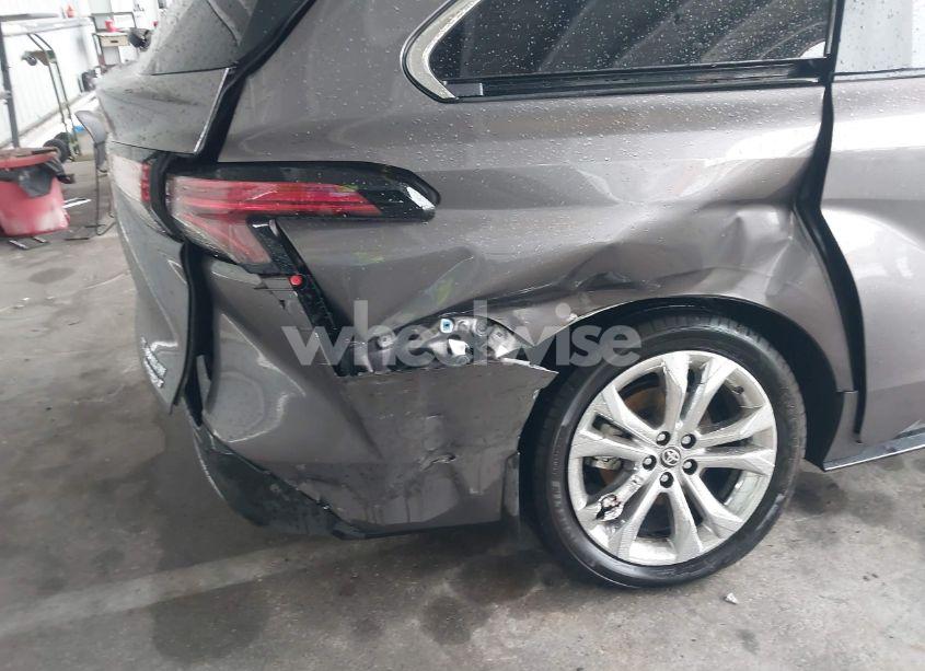 Photo 6 of 2024 Toyota Sienna PLATINUM (VIN 5TDERKEC8RS225075)