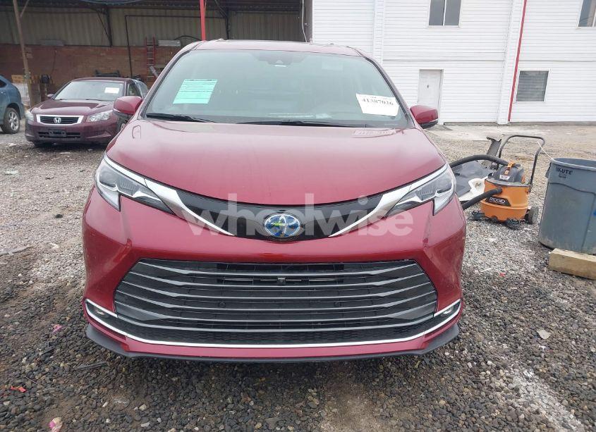 Photo 13 of 2021 Toyota Sienna PLATINUM (VIN 5TDERKEC9MS027243)