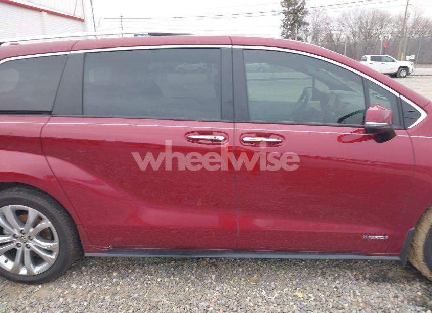 Photo 14 of 2021 Toyota Sienna PLATINUM (VIN 5TDERKEC9MS027243)