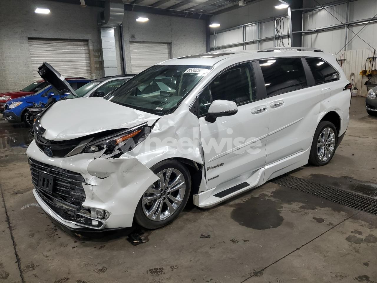 2022 TOYOTA SIENNA LIMITED (VIN 5TDERKECXNS122136) main photo
