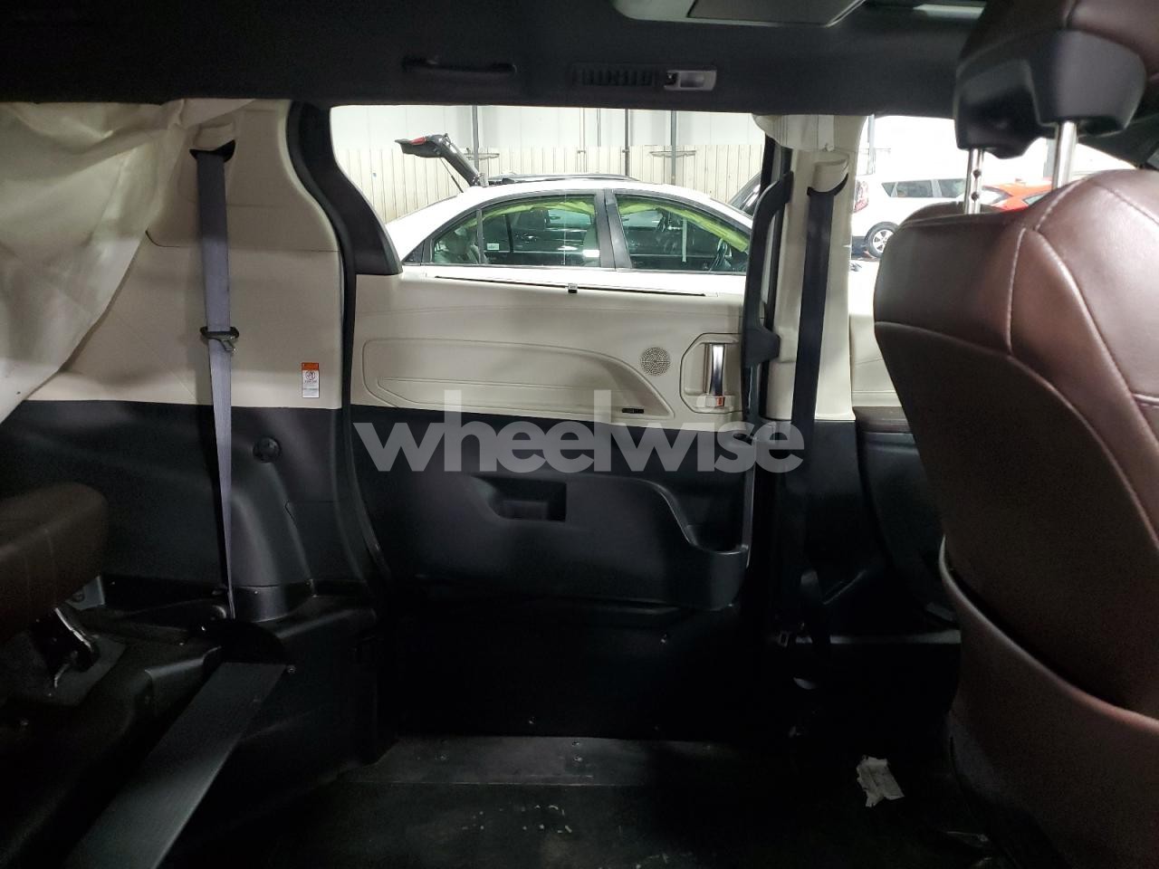 Photo 11 of 2022 TOYOTA SIENNA LIMITED (VIN 5TDERKECXNS122136)