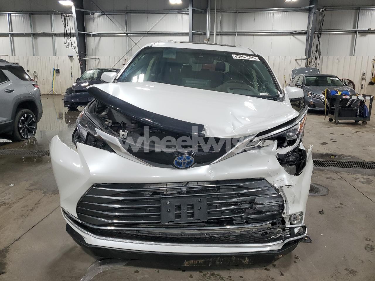 Photo 5 of 2022 TOYOTA SIENNA LIMITED (VIN 5TDERKECXNS122136)