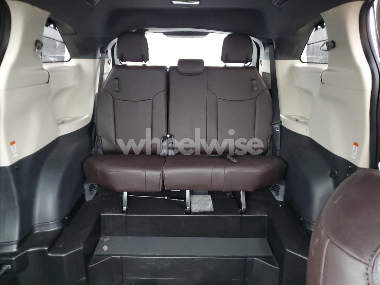 Photo 10 of 2023 TOYOTA SIENNA LIMITED (VIN 5TDESKFC0PS095809)