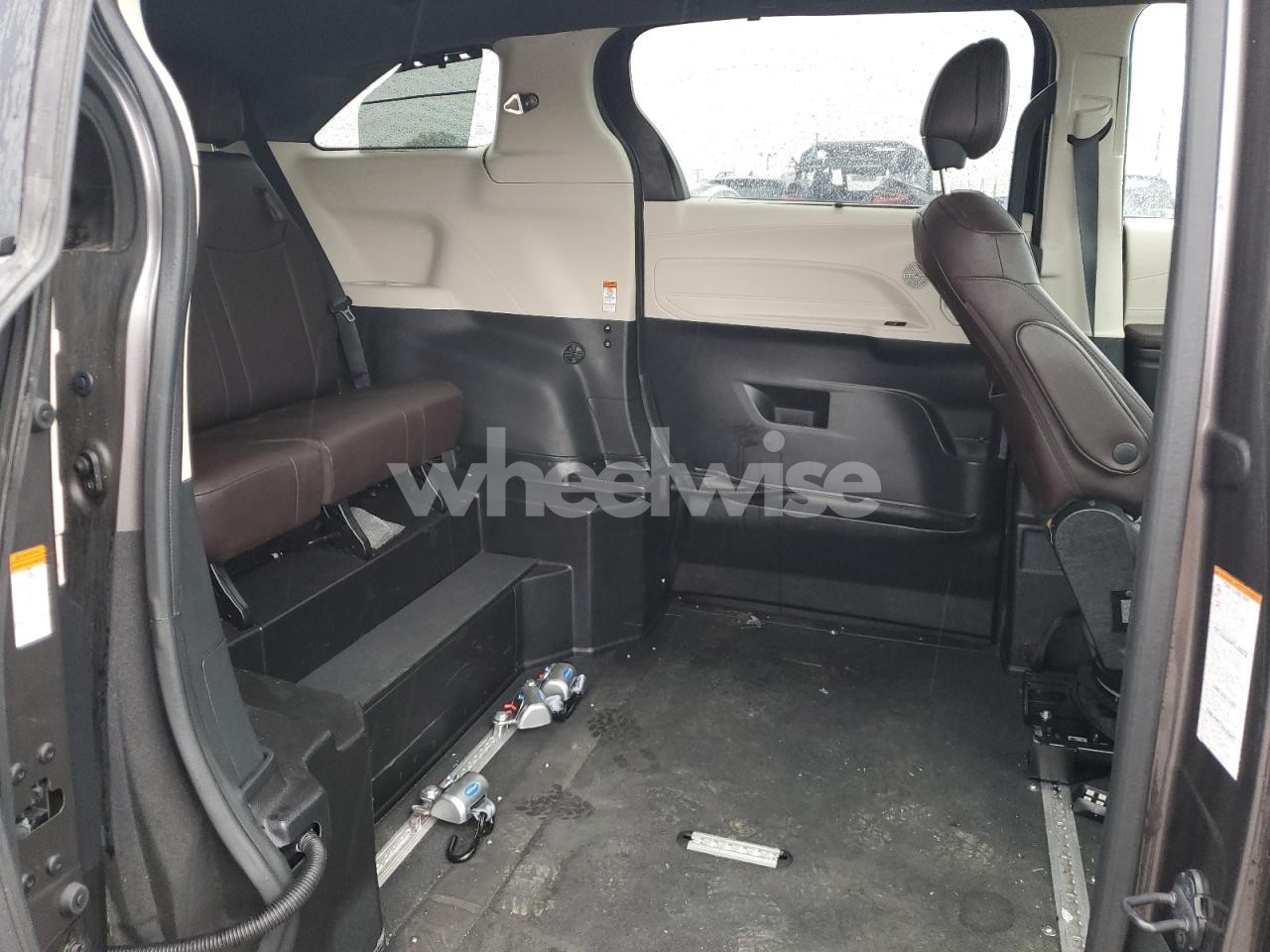 Photo 11 of 2023 TOYOTA SIENNA LIMITED (VIN 5TDESKFC0PS095809)