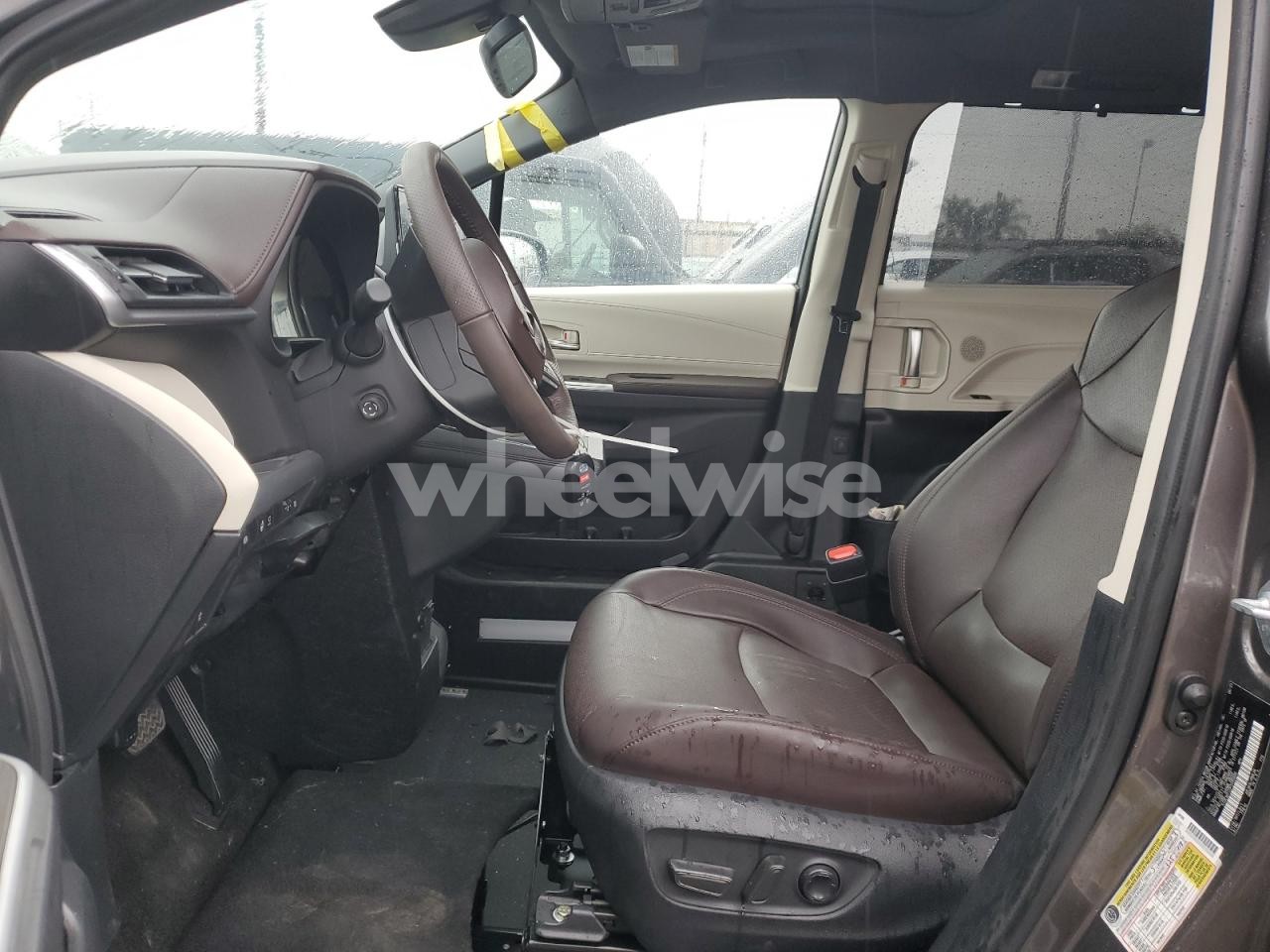 Photo 7 of 2023 TOYOTA SIENNA LIMITED (VIN 5TDESKFC0PS095809)