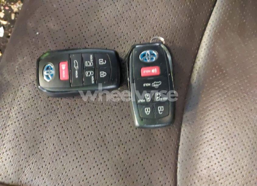 Photo 11 of 2023 Toyota Sienna PLATINUM (VIN 5TDESKFC0PS108025)