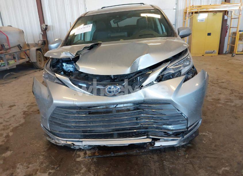 Photo 12 of 2023 Toyota Sienna PLATINUM (VIN 5TDESKFC0PS108025)