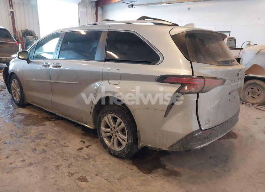 Photo 3 of 2023 Toyota Sienna PLATINUM (VIN 5TDESKFC0PS108025)