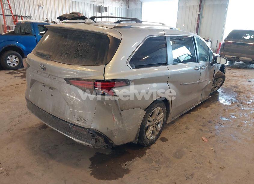 Photo 4 of 2023 Toyota Sienna PLATINUM (VIN 5TDESKFC0PS108025)