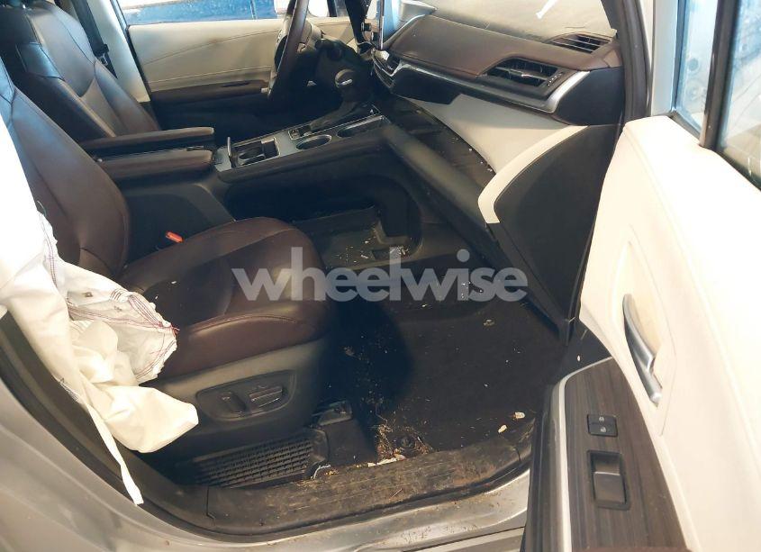 Photo 5 of 2023 Toyota Sienna PLATINUM (VIN 5TDESKFC0PS108025)