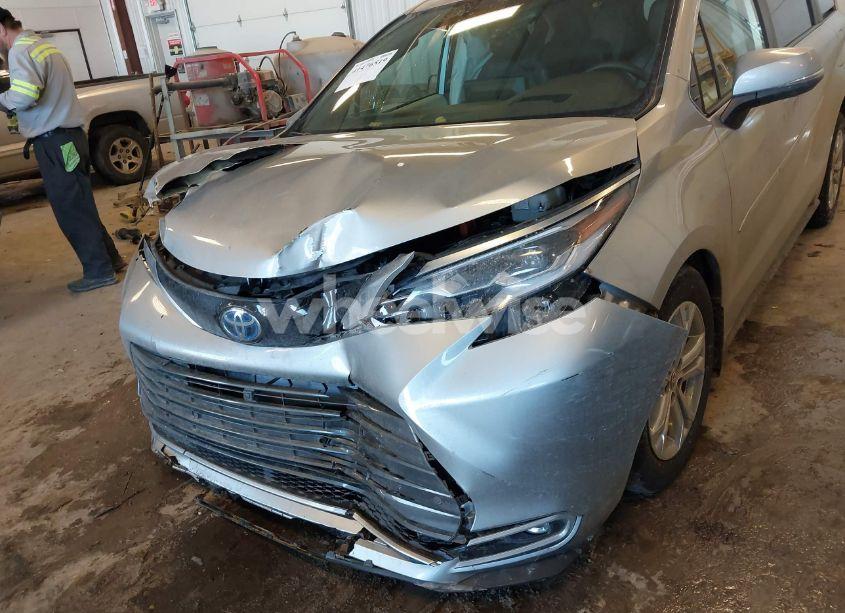 Photo 6 of 2023 Toyota Sienna PLATINUM (VIN 5TDESKFC0PS108025)