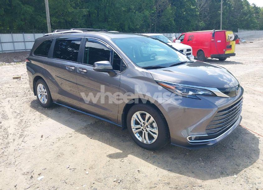 2024 Toyota Sienna PLATINUM (VIN 5TDESKFC0RS133994) main photo