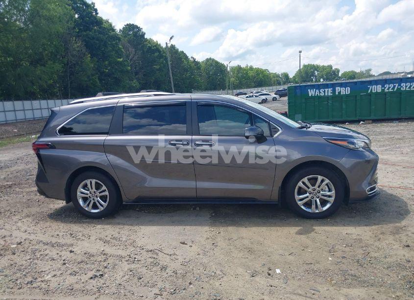 Photo 13 of 2024 Toyota Sienna PLATINUM (VIN 5TDESKFC0RS133994)