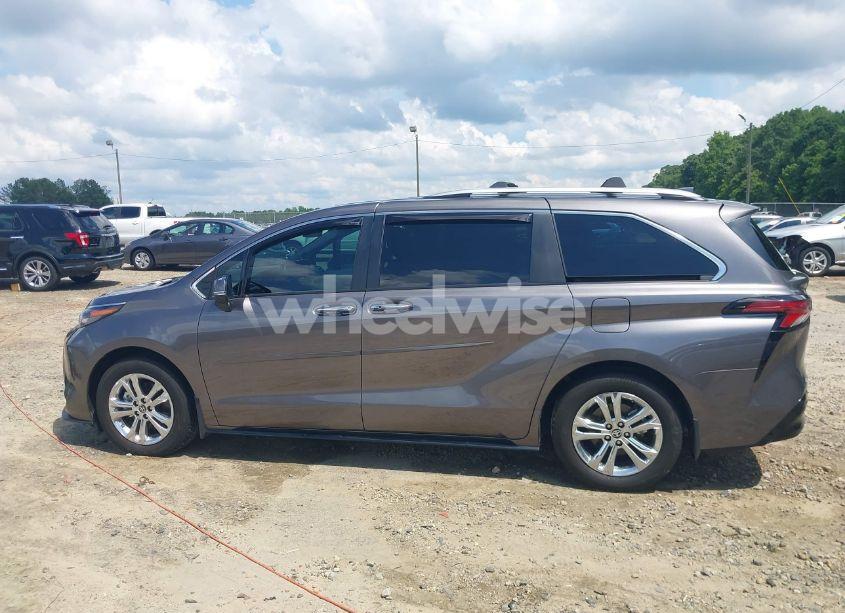 Photo 14 of 2024 Toyota Sienna PLATINUM (VIN 5TDESKFC0RS133994)