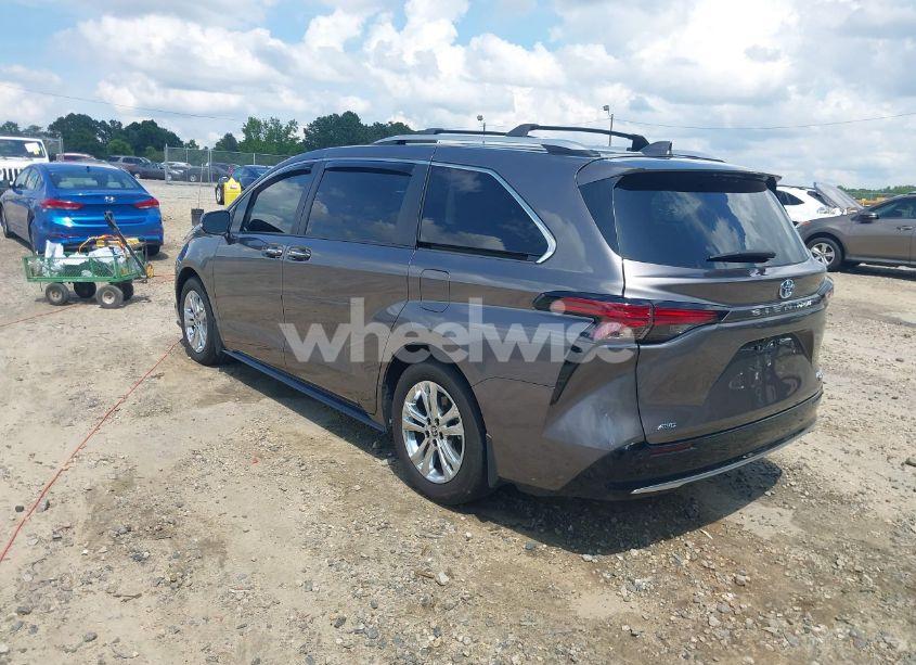 Photo 3 of 2024 Toyota Sienna PLATINUM (VIN 5TDESKFC0RS133994)