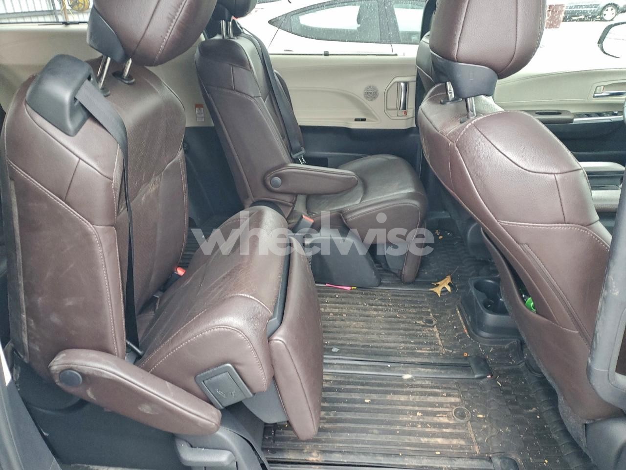 Photo 11 of 2022 TOYOTA SIENNA LIMITED (VIN 5TDESKFC1NS060872)