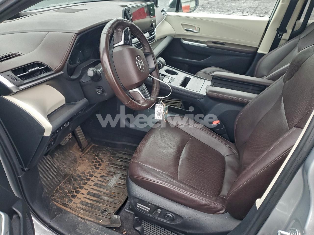 Photo 7 of 2022 TOYOTA SIENNA LIMITED (VIN 5TDESKFC1NS060872)