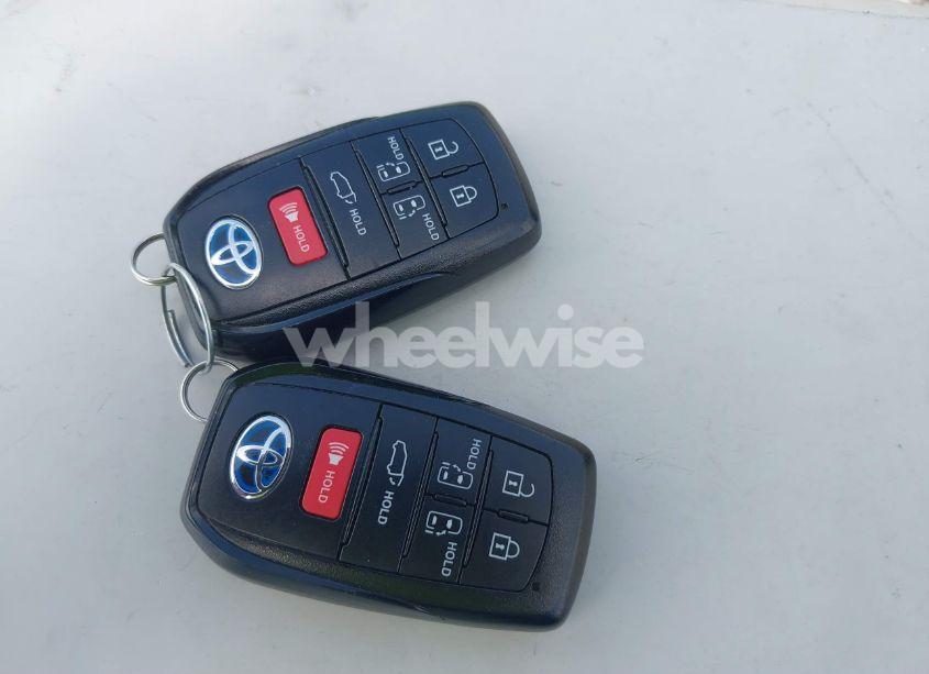 Photo 11 of 2022 Toyota Sienna PLATINUM (VIN 5TDESKFC2NS051825)