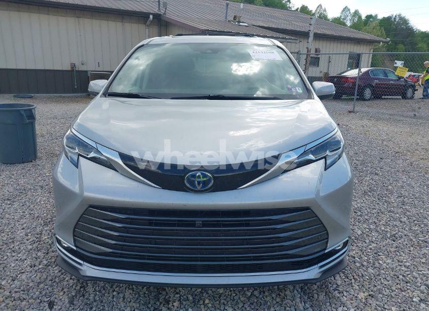 Photo 12 of 2022 Toyota Sienna PLATINUM (VIN 5TDESKFC2NS051825)