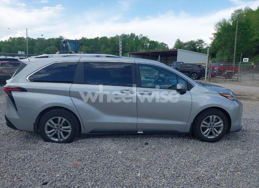 Photo 13 of 2022 Toyota Sienna PLATINUM (VIN 5TDESKFC2NS051825)