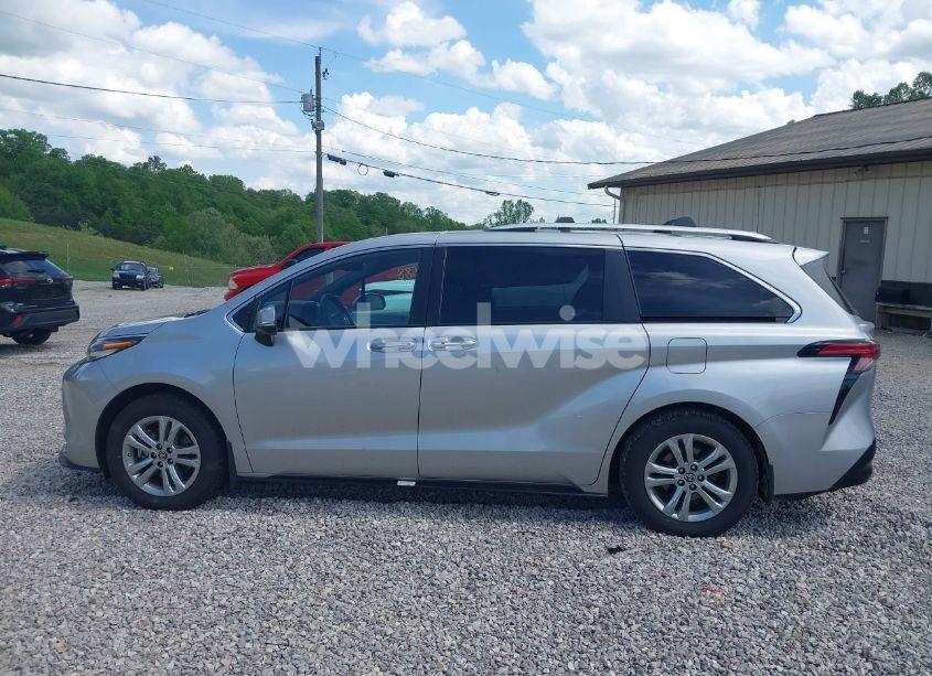 Photo 14 of 2022 Toyota Sienna PLATINUM (VIN 5TDESKFC2NS051825)