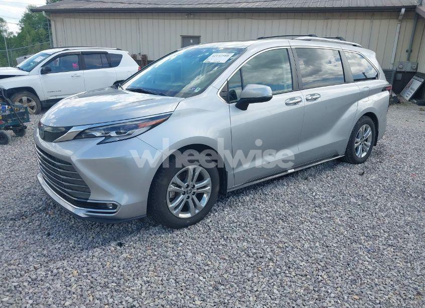 Photo 2 of 2022 Toyota Sienna PLATINUM (VIN 5TDESKFC2NS051825)