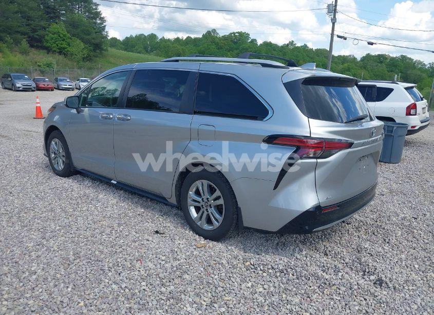 Photo 3 of 2022 Toyota Sienna PLATINUM (VIN 5TDESKFC2NS051825)