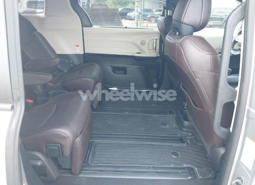 Photo 8 of 2022 Toyota Sienna PLATINUM (VIN 5TDESKFC2NS051825)